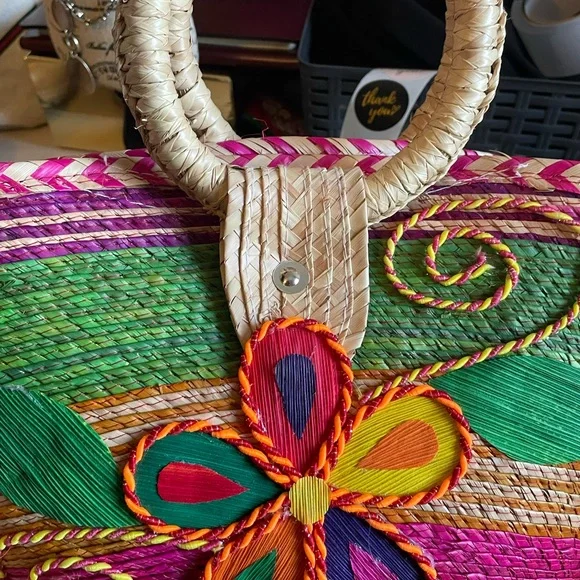 Straw Market Handmade Multicolored Mexican palm leaf Tote in gently used cond - Picture 4 of 7